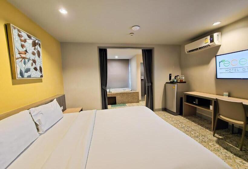 스탠다드 자쿠지 룸, Recenta Suite Phuket Suanluang