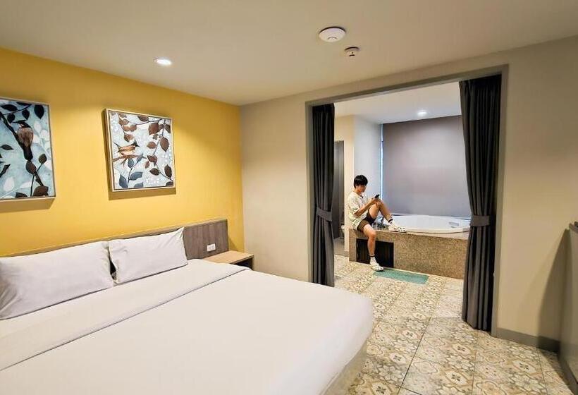 스탠다드 자쿠지 룸, Recenta Suite Phuket Suanluang