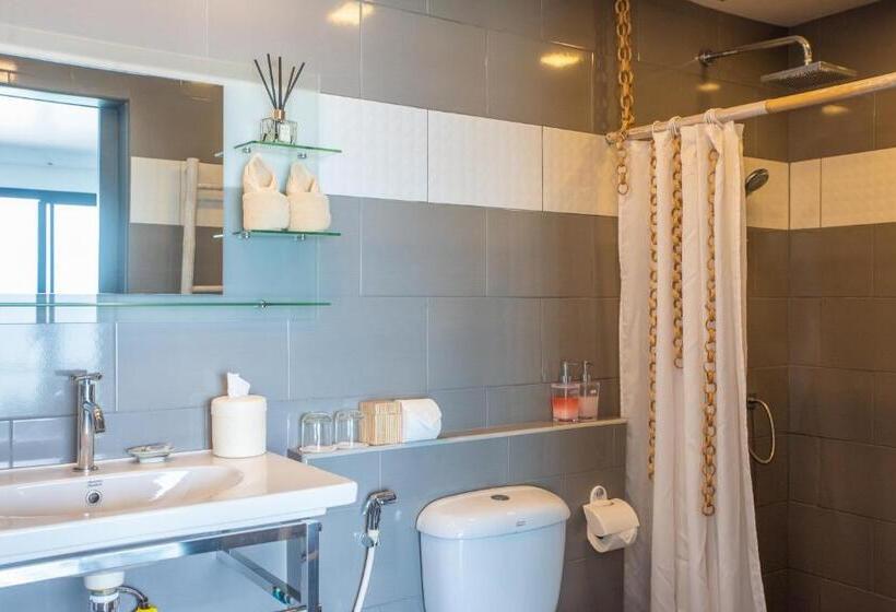 اتاق خانوادگی با چشمانداز کوه, Riviera Beach