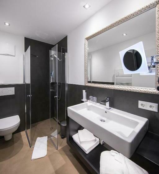 スタンダードルーム, Two Timez   Boutique