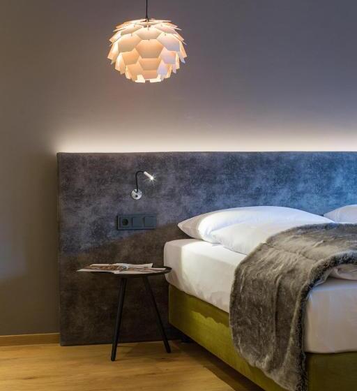 スタンダードルーム, Two Timez   Boutique