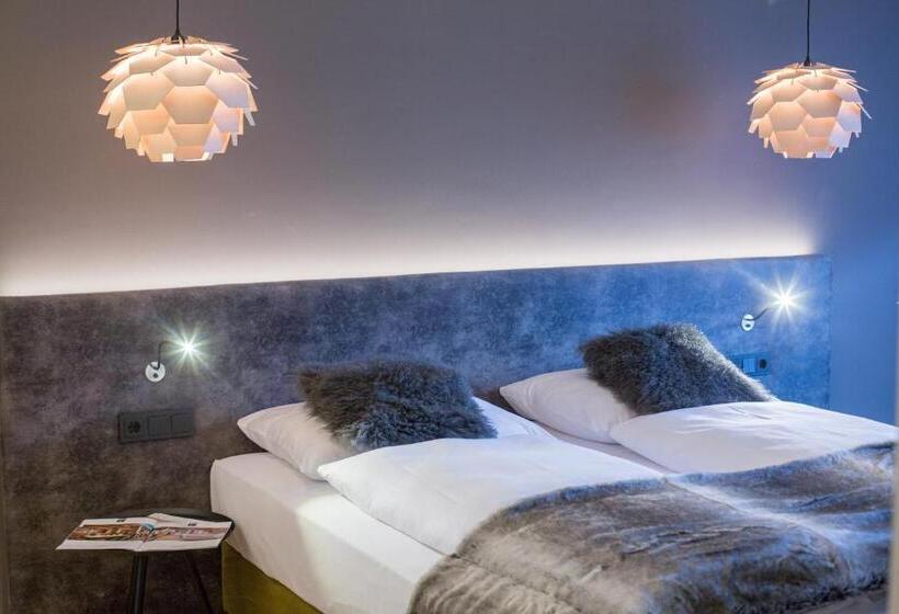 スタンダードルーム, Two Timez   Boutique