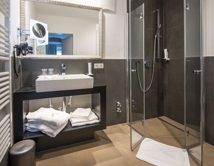 スタンダードルーム, Two Timez   Boutique