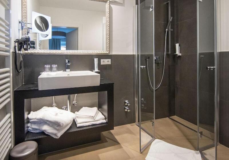 スタンダードルーム, Two Timez   Boutique