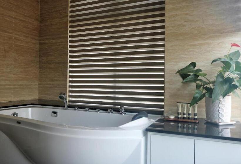 キングサイズベッドのエクゼクティブルーム, Vouk Hotel Suites
