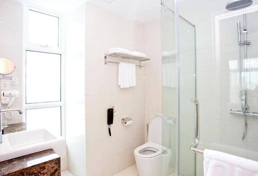 デラックストリプルルーム, Vouk Hotel Suites