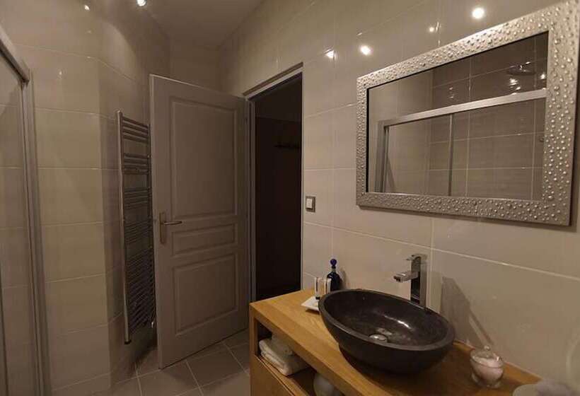 اتاق استاندارد, Champagne Domaine Sacret Ay