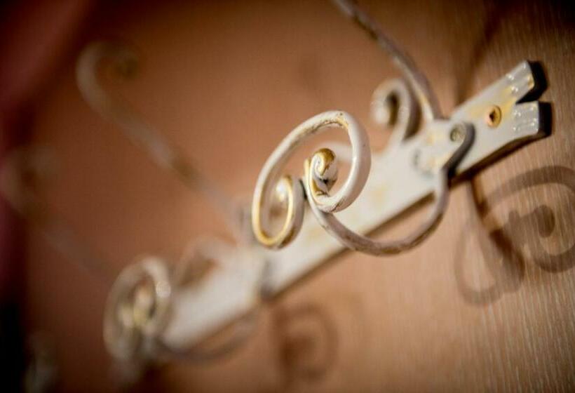 اتاق استاندارد, Champagne Domaine Sacret Ay