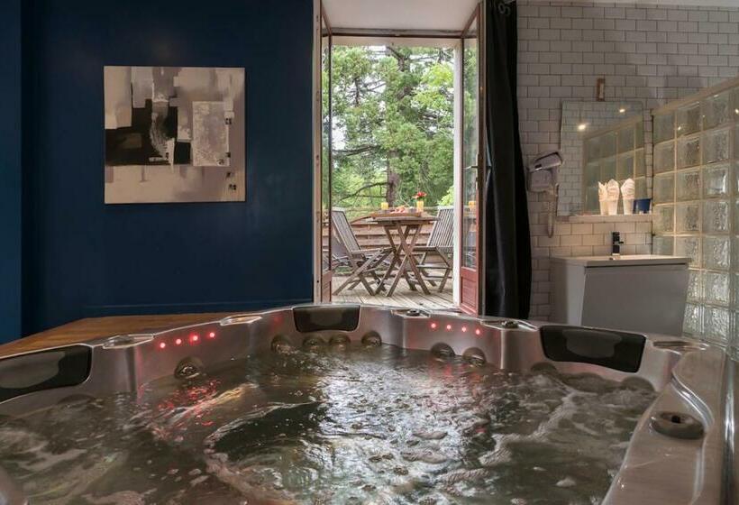 带露台的高档房间, La Font Vineuse & Spa