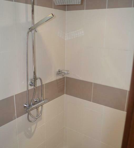 デラックスルーム, La Petite Ecole