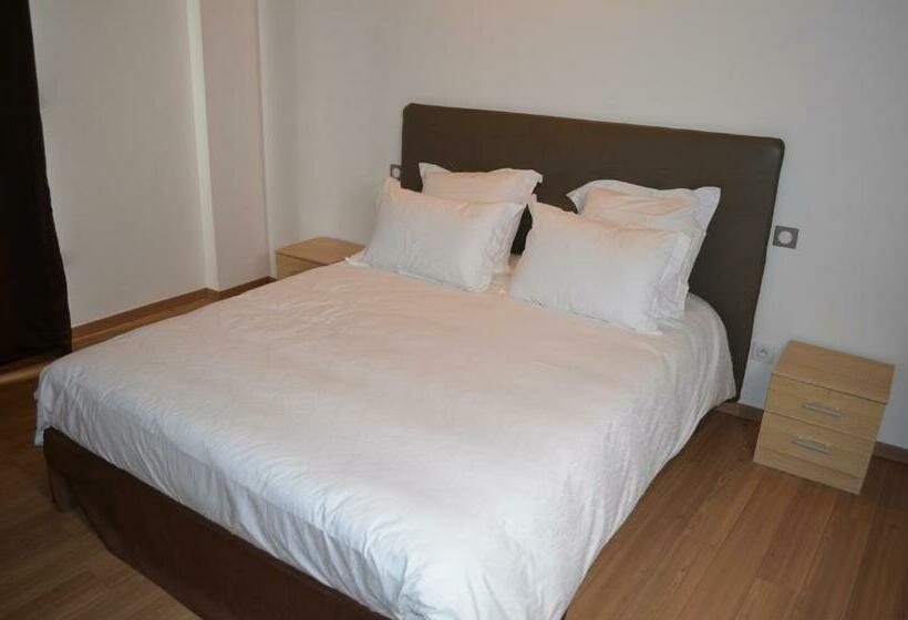 デラックスルーム, La Petite Ecole