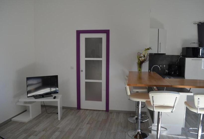 デラックススタジオ, La Petite Ecole