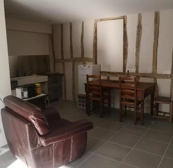 １階の１ベッドルームアパートメント, La Petite Ecole