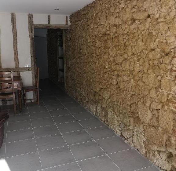 １階の１ベッドルームアパートメント, La Petite Ecole