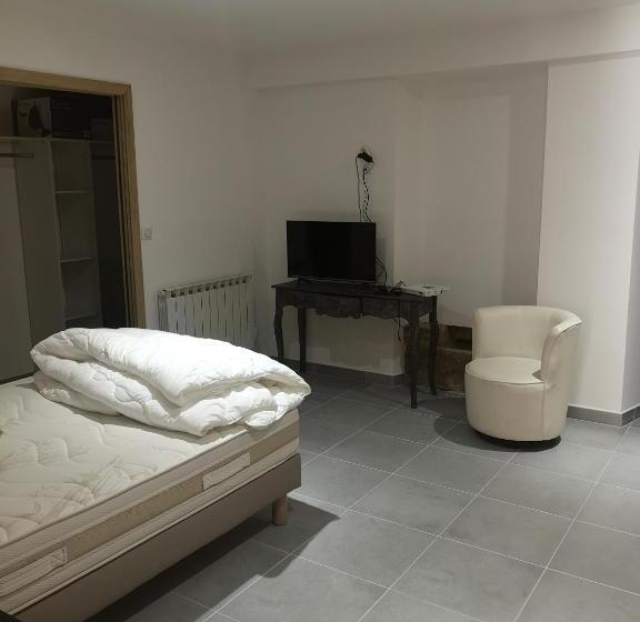 １階の１ベッドルームアパートメント, La Petite Ecole