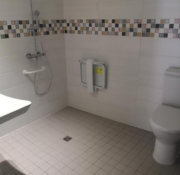 １階の１ベッドルームアパートメント, La Petite Ecole