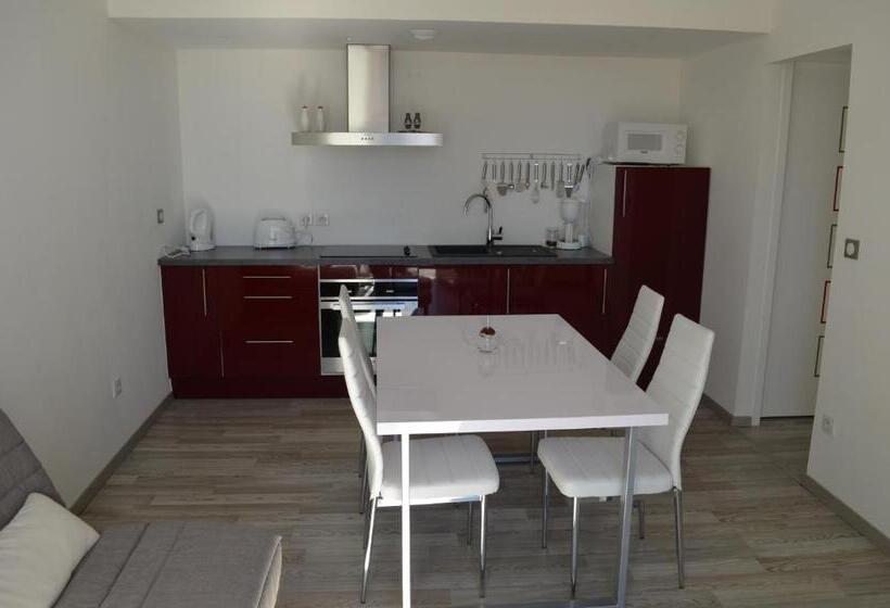 バルコニー付き１ベッドルームアパートメント, La Petite Ecole