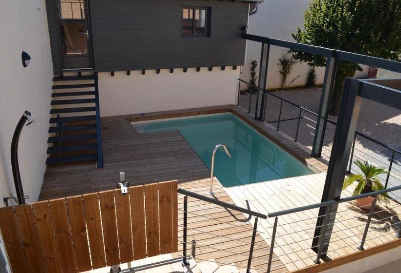 ビジネスルーム, La Petite Ecole