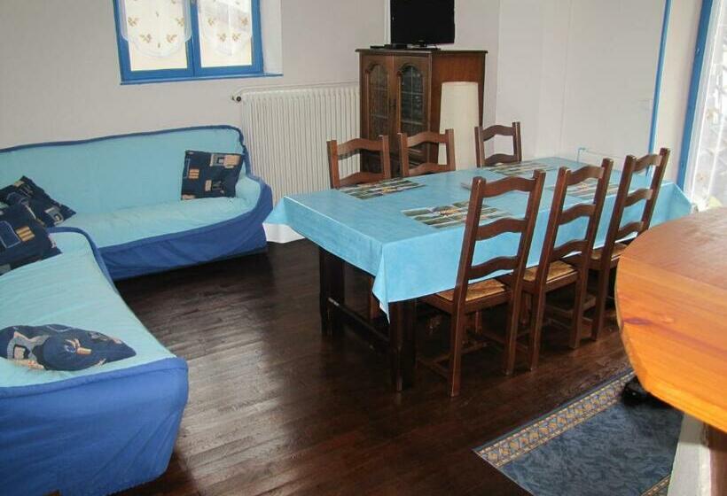 חדר סטנדרט לשלושה, Leclosdipontine L école Des Demoiselles