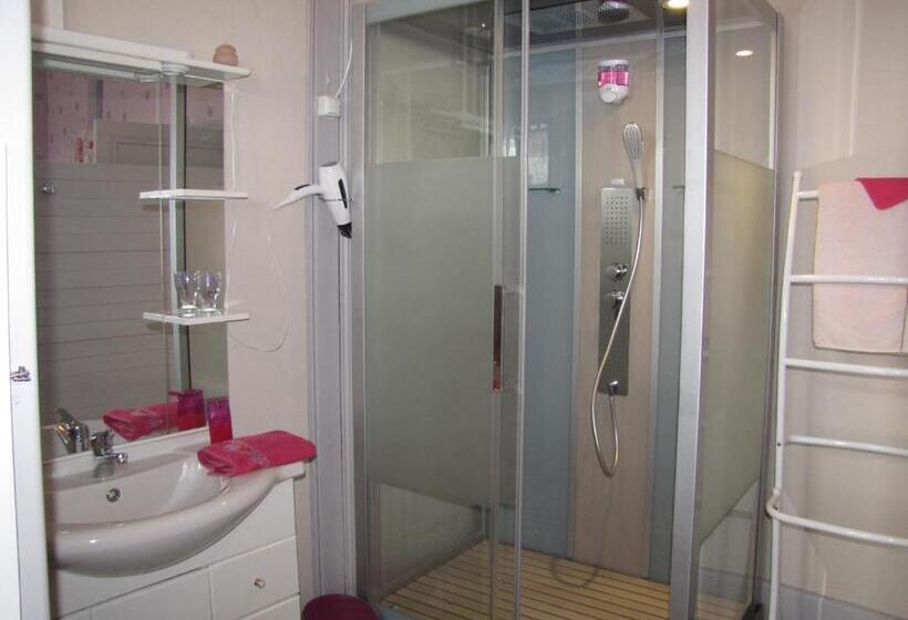 חדר סטנדרט לשלושה, Leclosdipontine L école Des Demoiselles