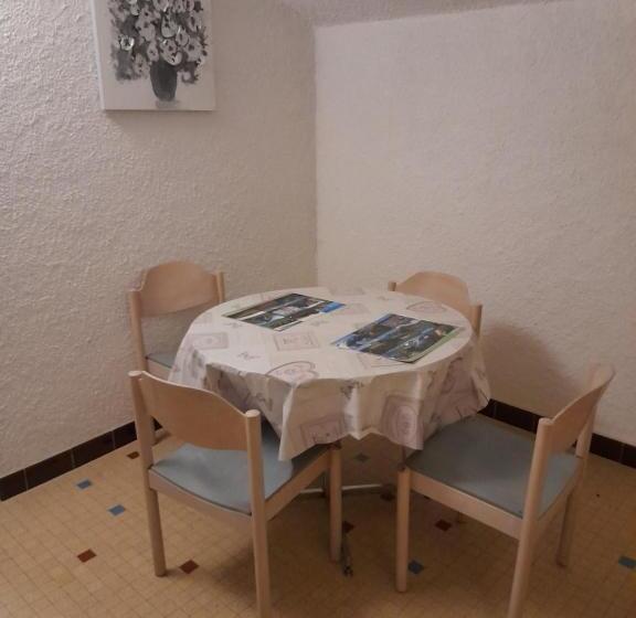 חדר משפחתי נוף לגינה, Leclosdipontine L école Des Demoiselles