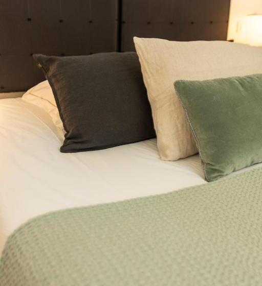 デラックストリプルルーム, Mas De Capelou