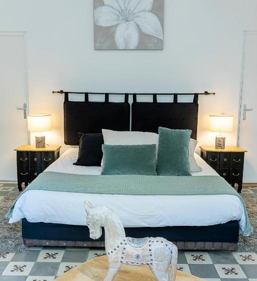 デラックストリプルルーム, Mas De Capelou