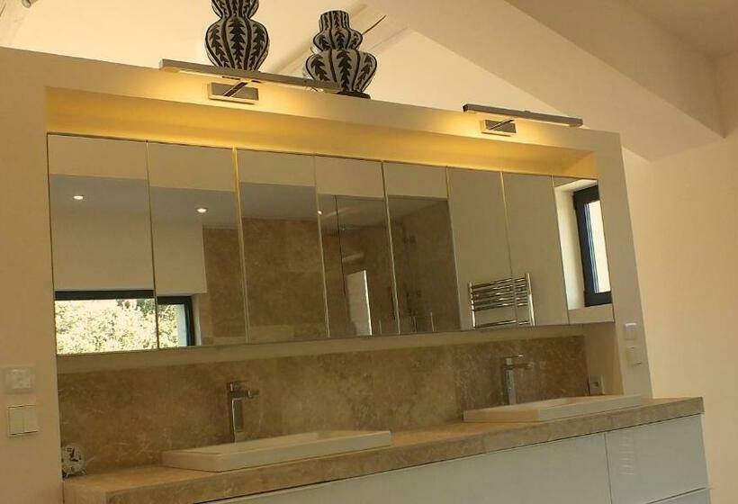 جناح جونيور ديلوكس, Mas Notre Dame