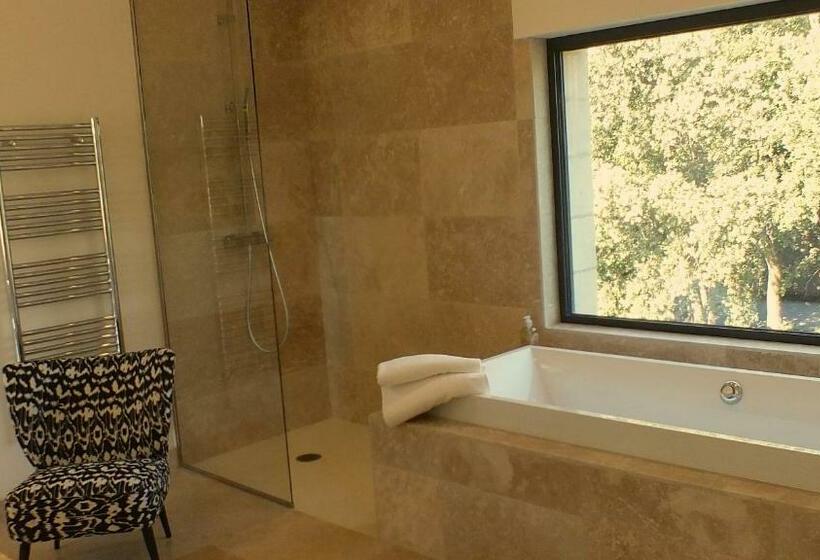 جناح جونيور ديلوكس, Mas Notre Dame