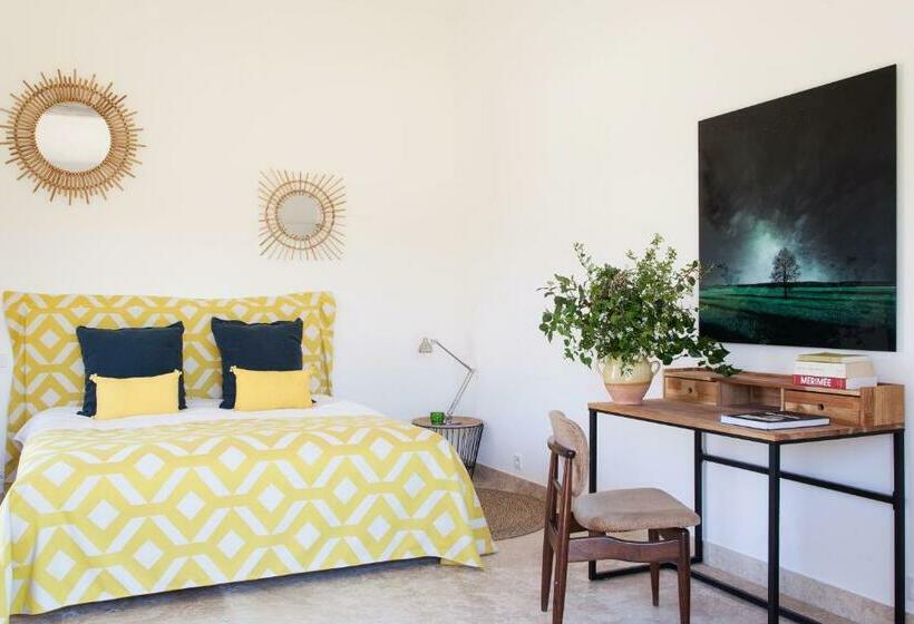 غرفة قياسية مزوَّدة بشُرفة, Mas Notre Dame