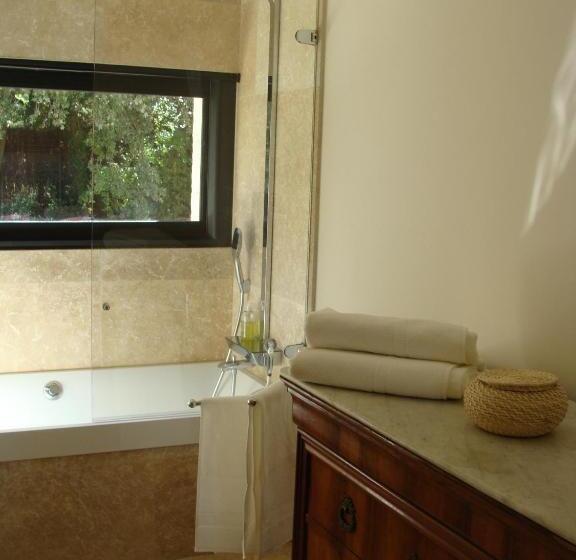 غرفة ديلوكس, Mas Notre Dame