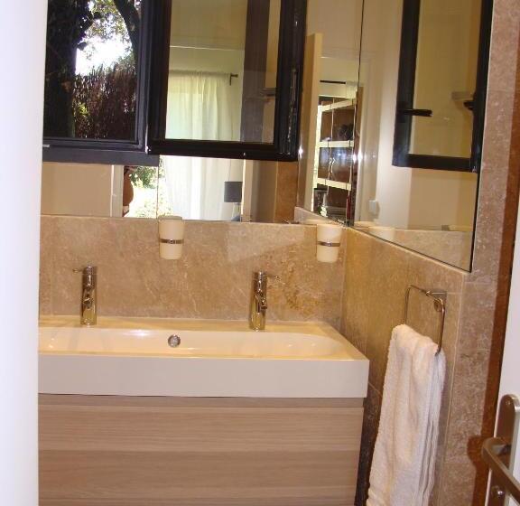 جناح عائلي غرفتين نوم, Mas Notre Dame