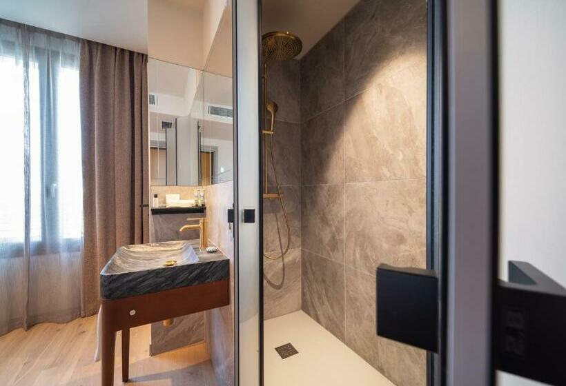 חדר סופריור, Hébé