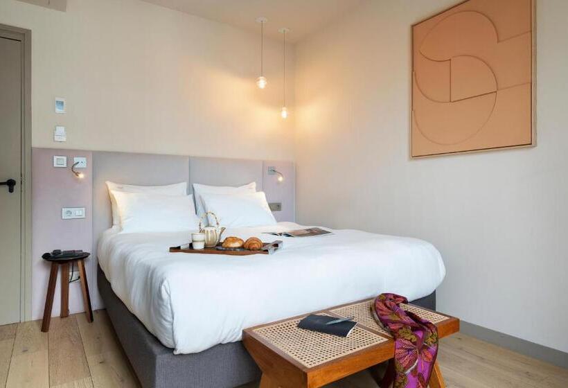 חדר סופריור, Hébé