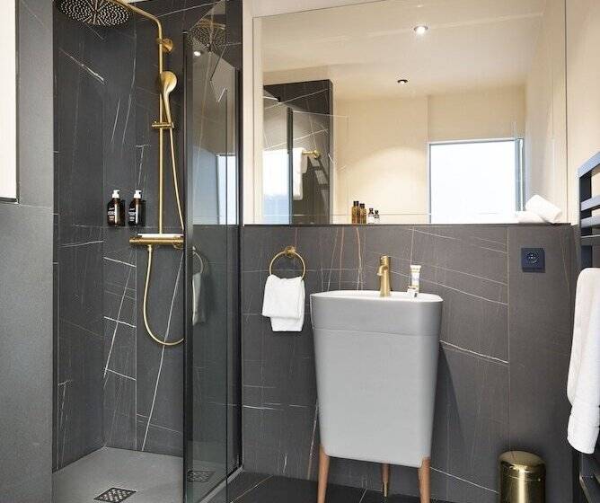 חדר סופריור, Hébé