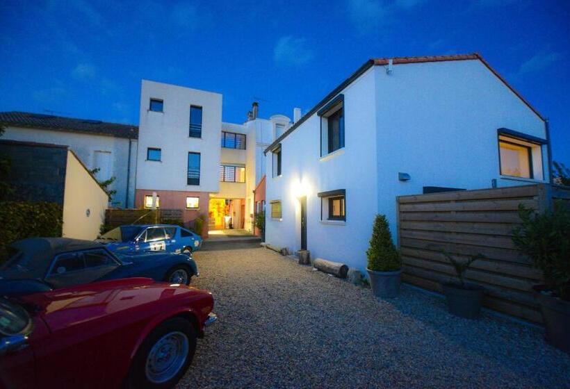 带露台的高档房间, Hôtel Le Printemps