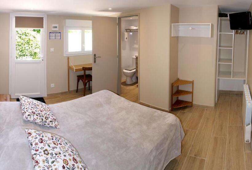 带露台的经典房间, Hôtel Le Printemps