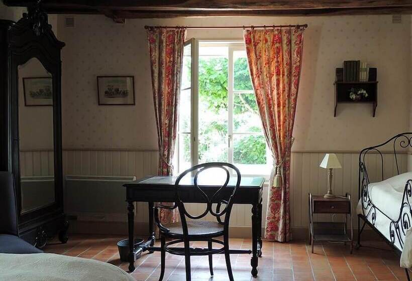 Номер Стандарт Трехместный, Le Domaine De Mestré, The Originals Relais