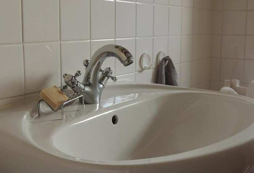 חדר סטנדרט לשלושה, Le Domaine De Mestré, The Originals Relais