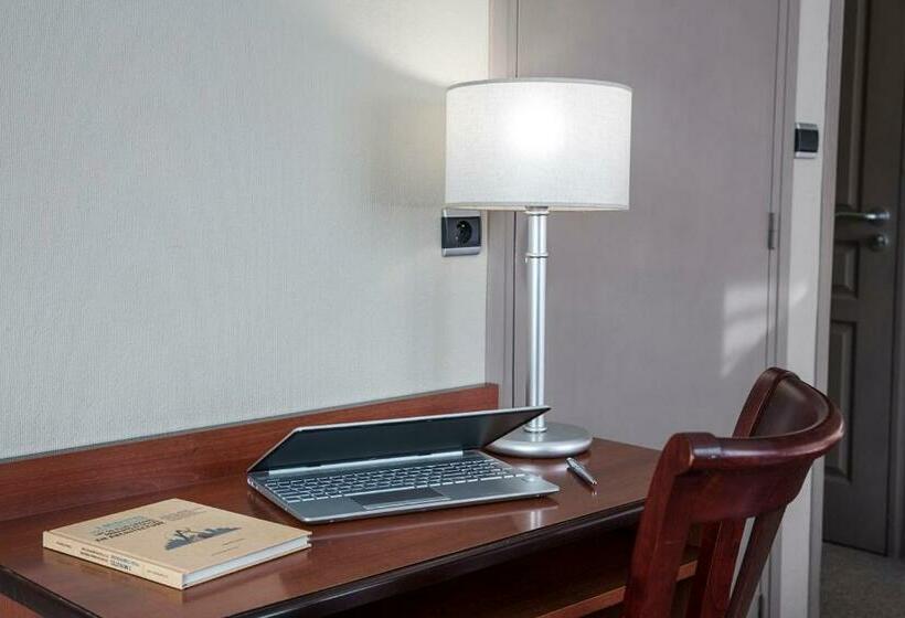 Comfort room with balcony, Les Mesanges