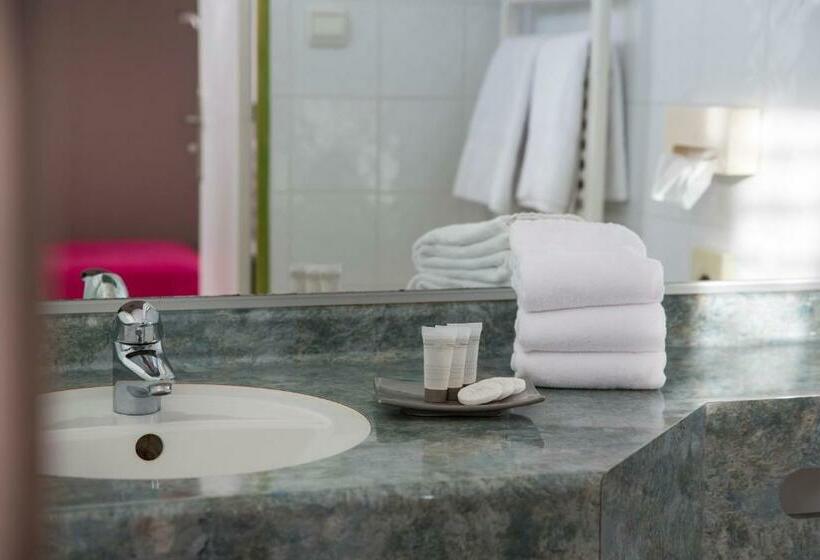 Comfort room with balcony, Les Mesanges