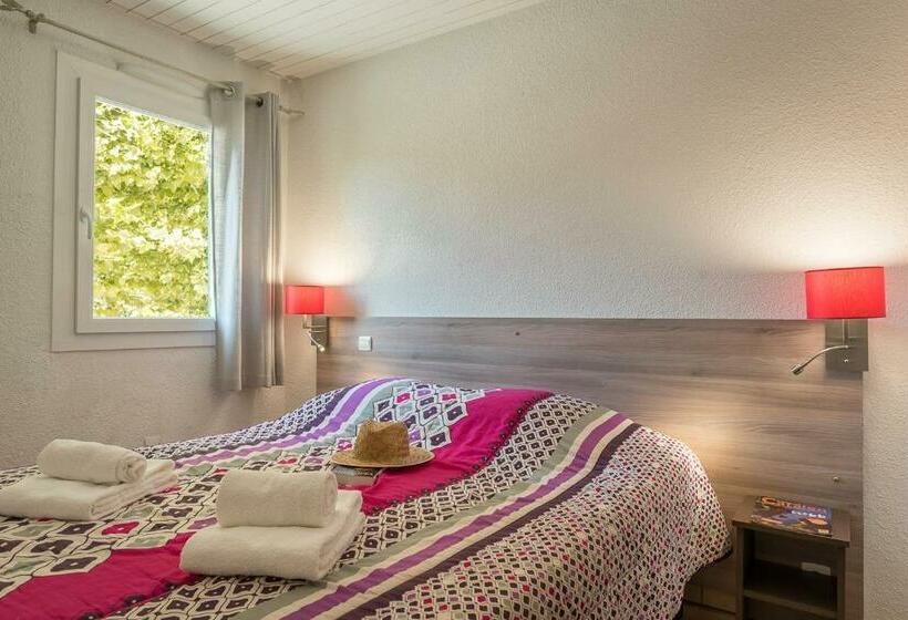 חדר סטנדרט לארבעה, L'hôtel Du Méditerranée