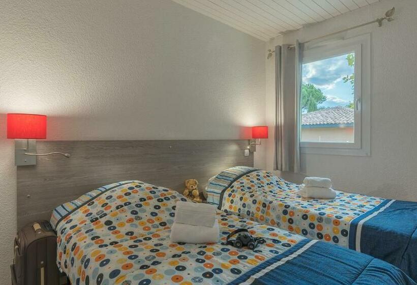 חדר סטנדרט לארבעה, L'hôtel Du Méditerranée