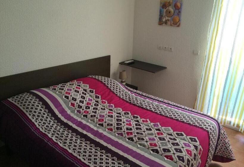 חדר סטנדרט לארבעה, L'hôtel Du Méditerranée