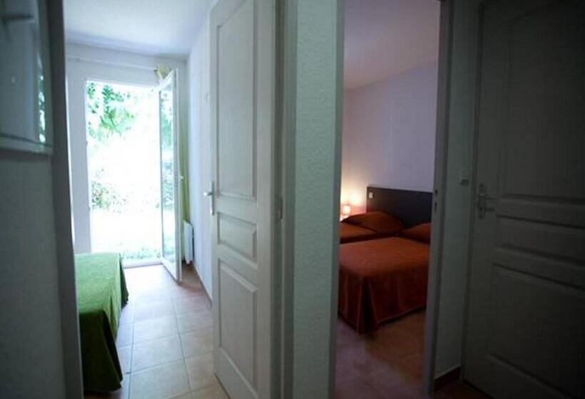 חדר סטנדרט לארבעה, L'hôtel Du Méditerranée