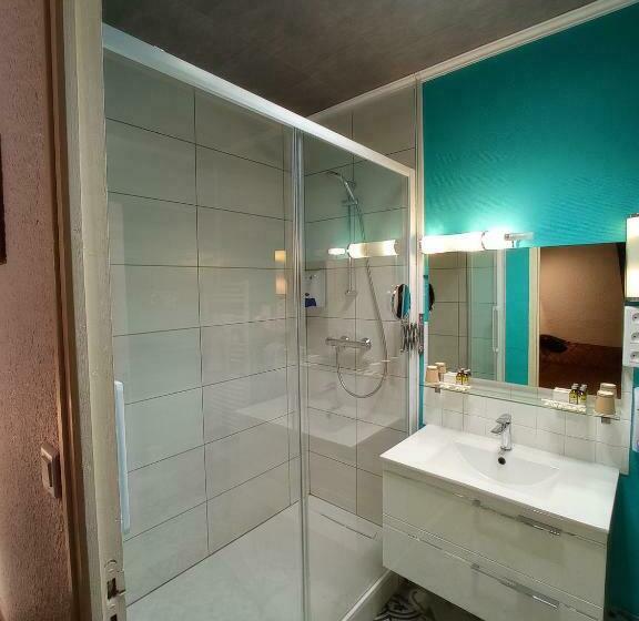 غرفة قياسية رباعية, Logis Hôtel Le Bocage