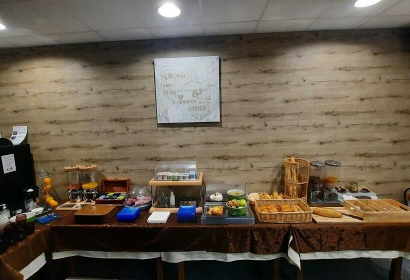 غرفة قياسية رباعية, Logis Hôtel Le Bocage