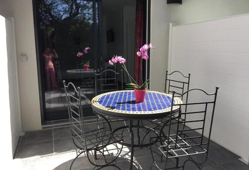 غرفة ديلوكس مزودة بتراس, Chambres D Hôtes Le Mas Du Bijou Bleu