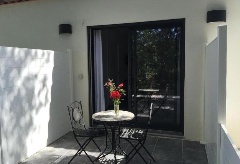 غرفة ديلوكس مزودة بتراس, Chambres D Hôtes Le Mas Du Bijou Bleu