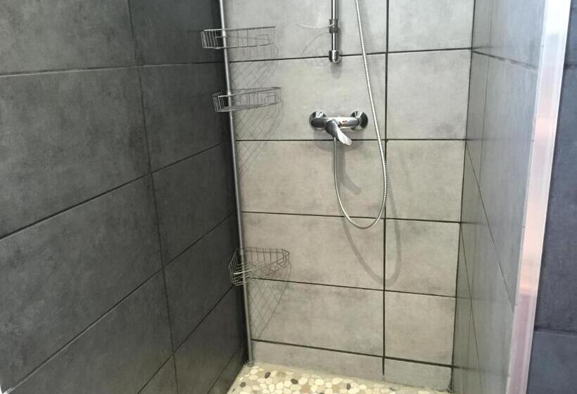 غرفة ديلوكس مزودة بتراس, Chambres D Hôtes Le Mas Du Bijou Bleu